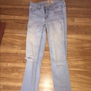 hollister jeans with one rip(girls)